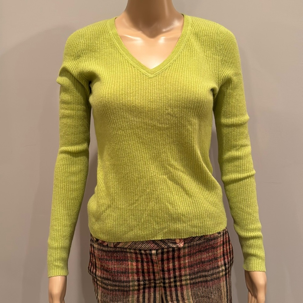 White+Warren cashmere v-neck Size: Small